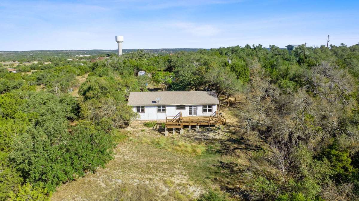 Living area at 220 Harmon Hills Rd - Harmon Hills Sec One, Dripping Springs, TX