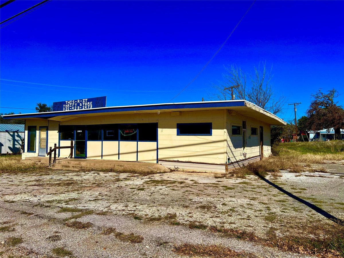 View 220 Hwy 261 in Granite 220 Hwy 261 - front exterior - Luxury home in Granite, Kingsland, TX