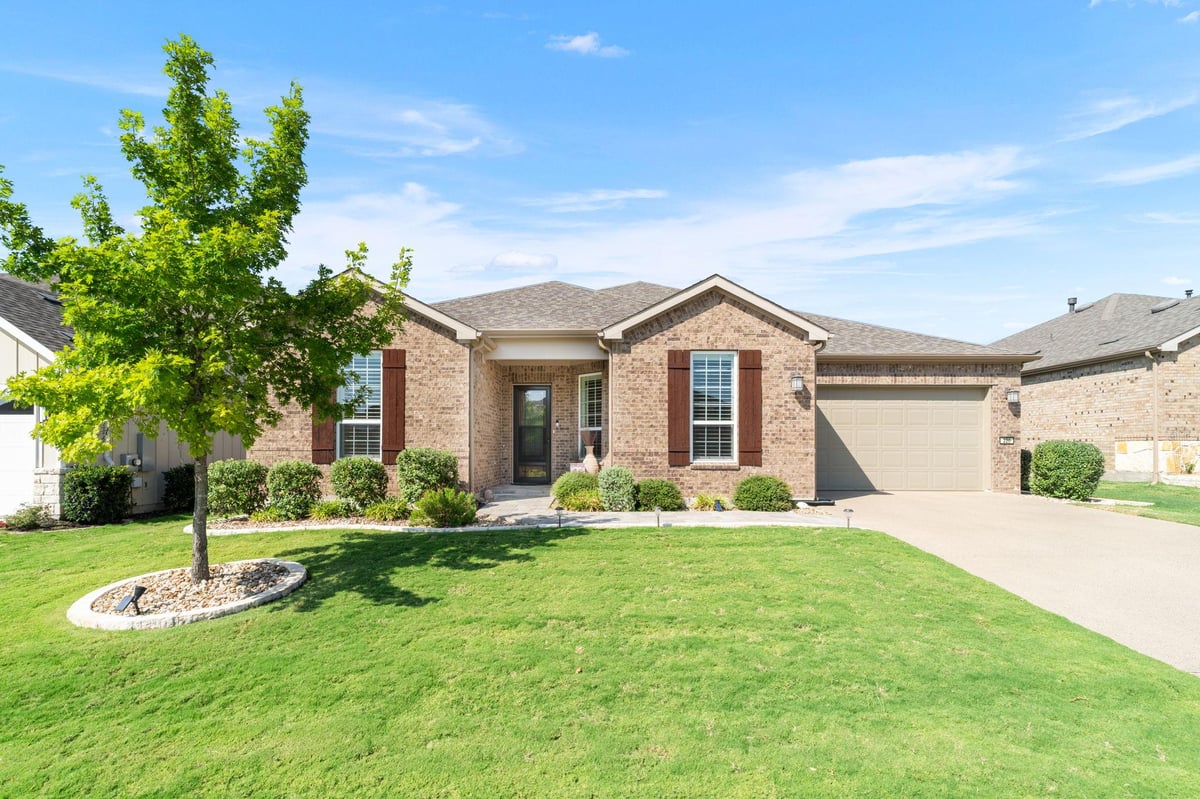 220 Iron Rail LN - property photo 1 - Luxury home in Sun City, Georgetown, TX