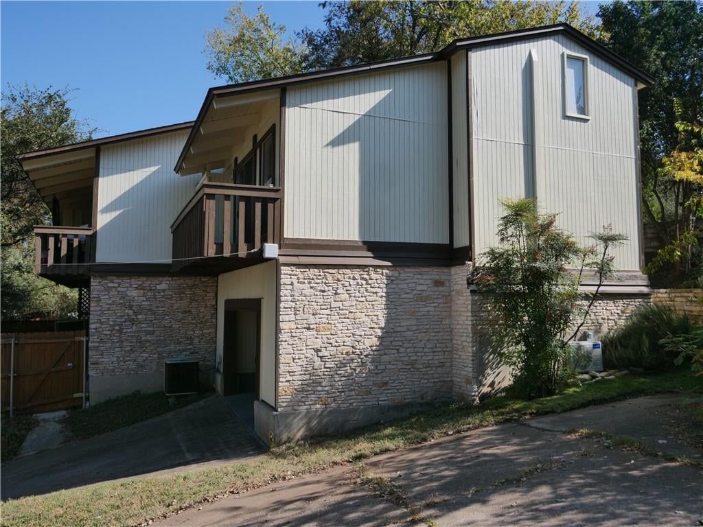 View 2200 Spring Creek DR in Barton Terrace Sec 01 2200 Spring Creek DR - front exterior - Luxury home in Barton Terrace Sec 01, Austin, TX