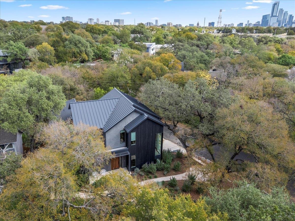 View 2200 W 9th ST in Royal Oak 2200 W 9th ST - property photo 1 - Luxury home in Royal Oak, Austin, TX