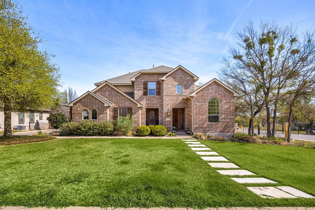 Living area at 2201 Quarry Loop - 4 bed 3 bath home