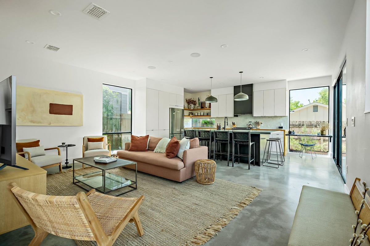 Living area at 2201 Santa Rosa St - 3 bed 3 bath home