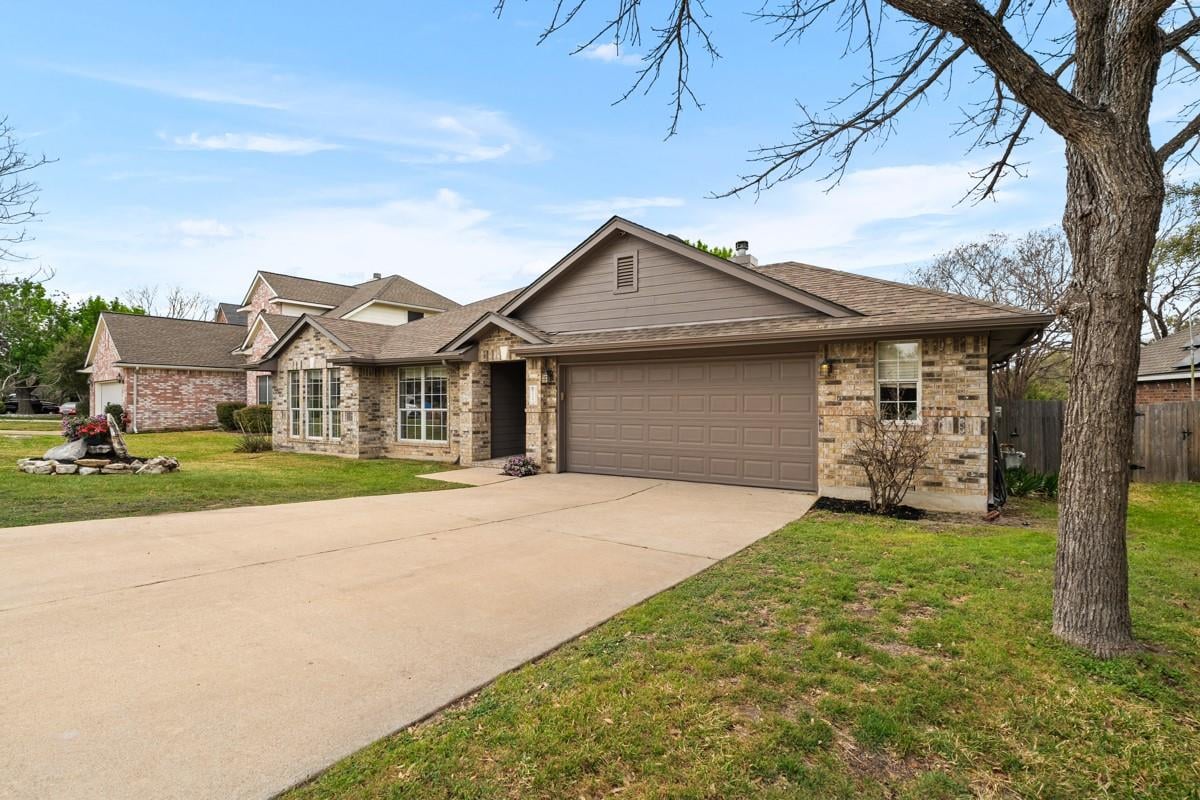 Living area at 2203 Four Hills Ct - 3 bed 2 bath home