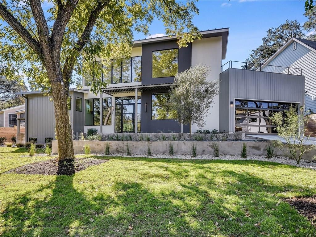 View 2203 W 9th St in Tarrytown 2203 W 9th St - property photo 1 - Luxury home in Tarrytown, Austin, TX
