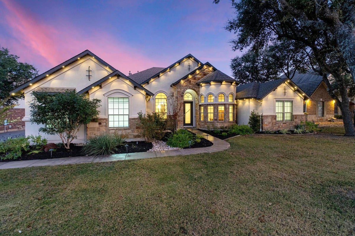 View 2205 Lakehurst Rd in Lakehurst Resub 2205 Lakehurst Rd - property photo 1 - Luxury home in Lakehurst Resub, Spicewood, TX