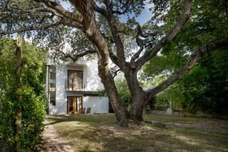 View 2206 S 3rd St in Bouldin South Ext 2206 S 3rd St - property photo 1 - Luxury home in Bouldin South Ext, Austin, TX