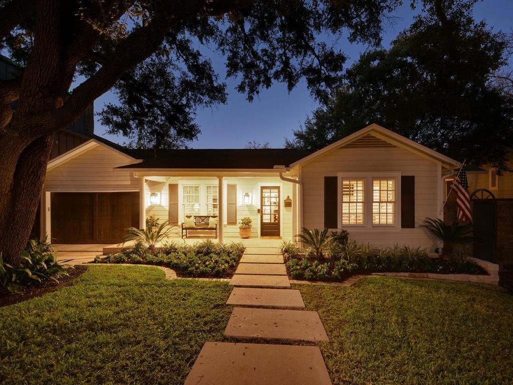 View 2206 Townes Ln in Tarrytown 2206 Townes Ln - property photo 1 - Luxury home in Tarrytown, Austin, TX