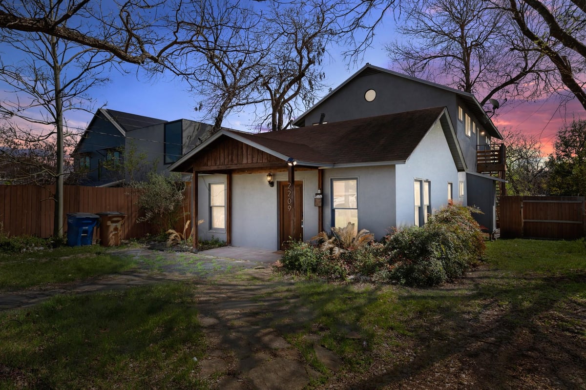 View 2209 S 3rd ST in Bawcom 2209 S 3rd ST - front exterior - Luxury home in Bawcom, Austin, TX