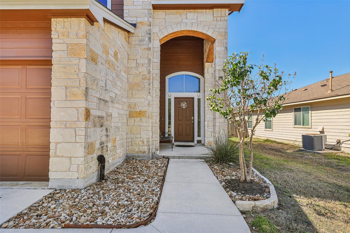 Bathroom at 221 Brazoria Trl - 4 bed 2 bath home