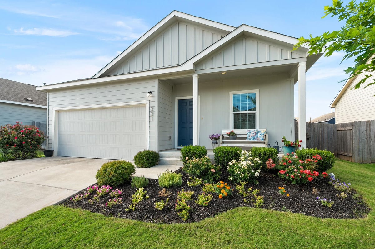 221 Gabriels Bluff DR - front exterior - Luxury home in Riverhill, Georgetown, TX