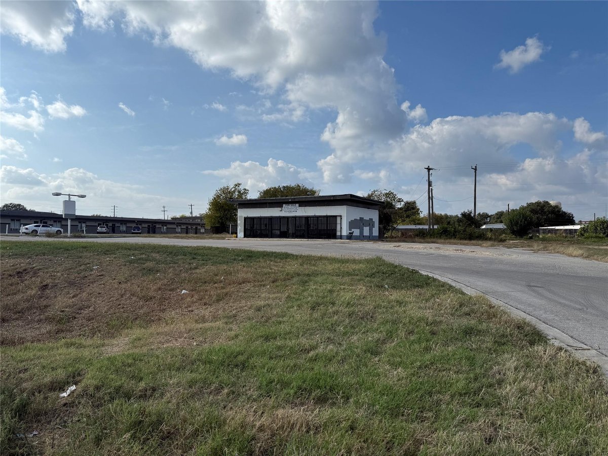 Primary bedroom at 221 N Interstate 35 - Gabriel Heights, Georgetown, TX