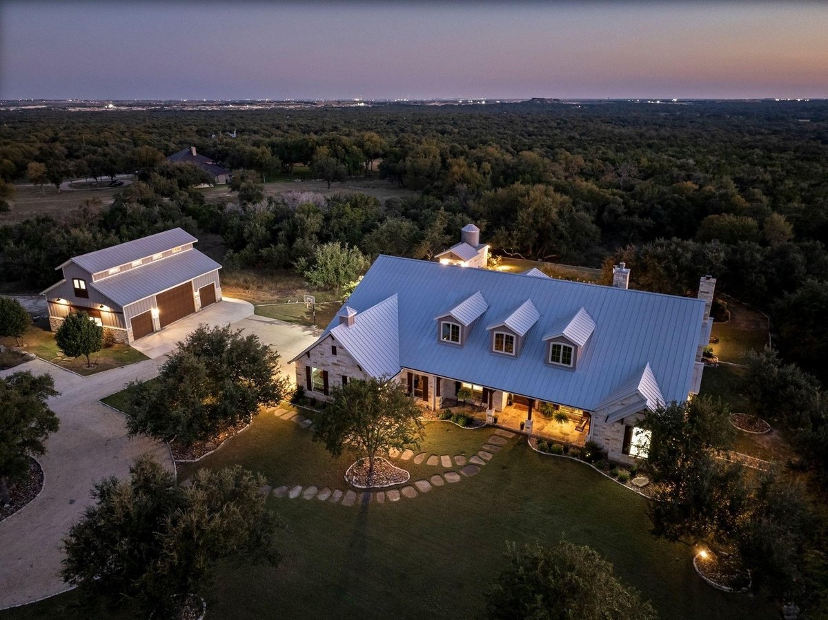 View 221 Palomino Cv in Spears Ranch On Salado Creek Sec 01 221 Palomino Cv - front exterior - Luxury home in Spears Ranch On Salado Creek Sec 01, Jarrell, TX