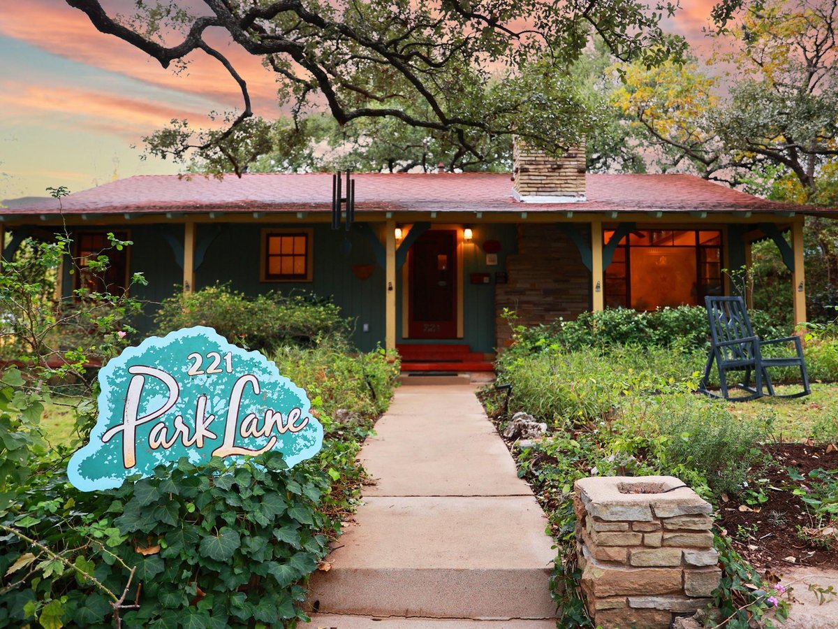 View 221 Park LN in Sedwick A B Resub 221 Park LN - front exterior - Luxury home in Sedwick A B Resub, Austin, TX