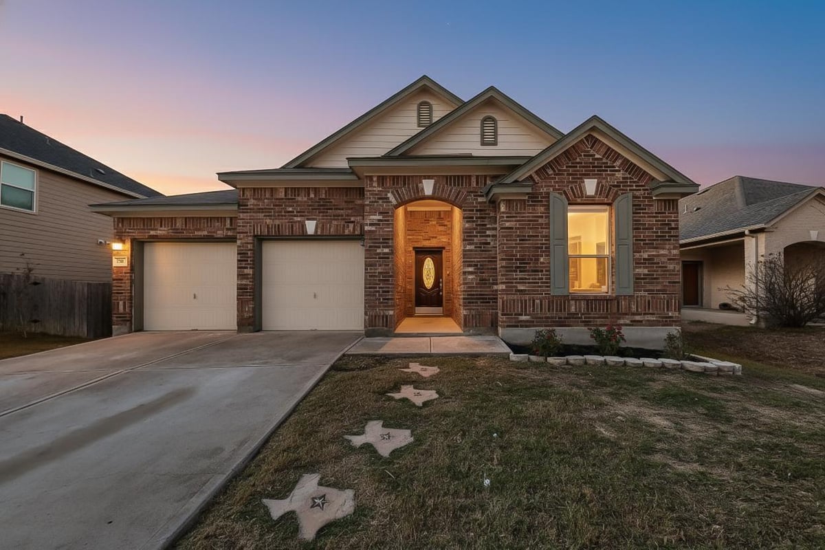 View 221 Sunnyside Dr in Waterleaf Ph A Sec 1 221 Sunnyside Dr - property photo 1 - Luxury home in Waterleaf Ph A Sec 1, Kyle, TX