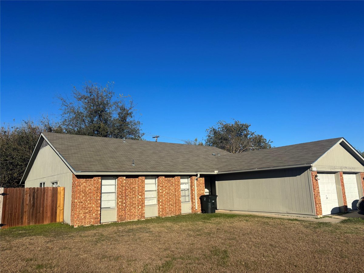 View 2210 Shoemaker Dr in Chimney Hill Estates 2nd Repla 2210 Shoemaker Dr - front exterior - Luxury home in Chimney Hill Estates 2nd Repla, Killeen, TX