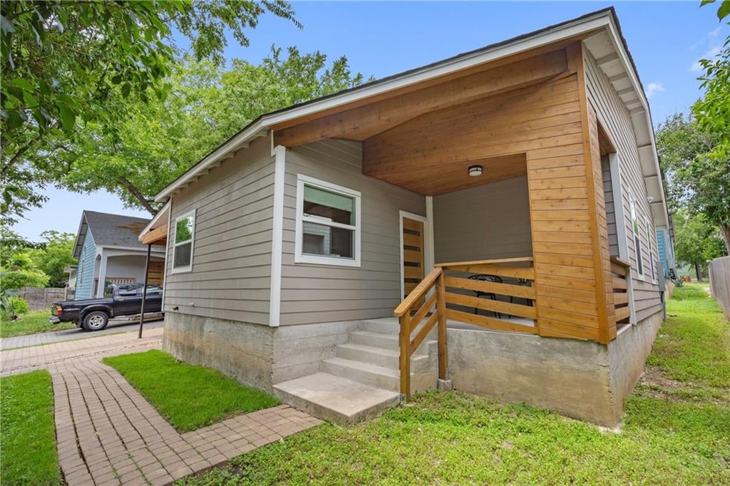 View 2211 E 18th St Unit #B in Chestnut 2211 E 18th St Unit #B - front exterior - Luxury home in Chestnut, Austin, TX