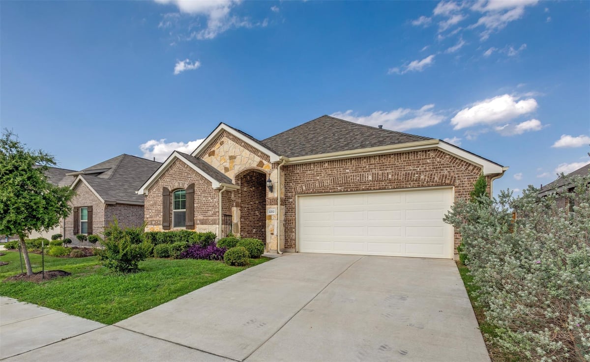 View 2212 McClendon TRL in Homestead Ph 1 Final 2212 McClendon TRL - front exterior - Luxury home in Homestead Ph 1 Final, Leander, TX