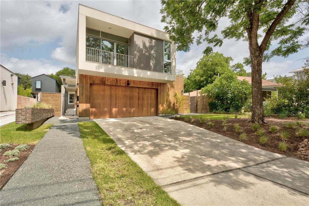 View 2212 S 3rd St in Bouldin Creek 2212 S 3rd St - property photo 1 - Luxury home in Bouldin Creek, Austin, TX