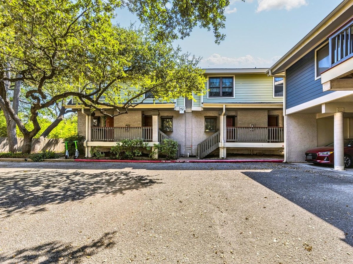 View 2215 Post RD in TRAVIS OAKS CONDOMINIUMS AME 2215 Post RD - property photo 1 - Luxury home in TRAVIS OAKS CONDOMINIUMS AME, Austin, TX