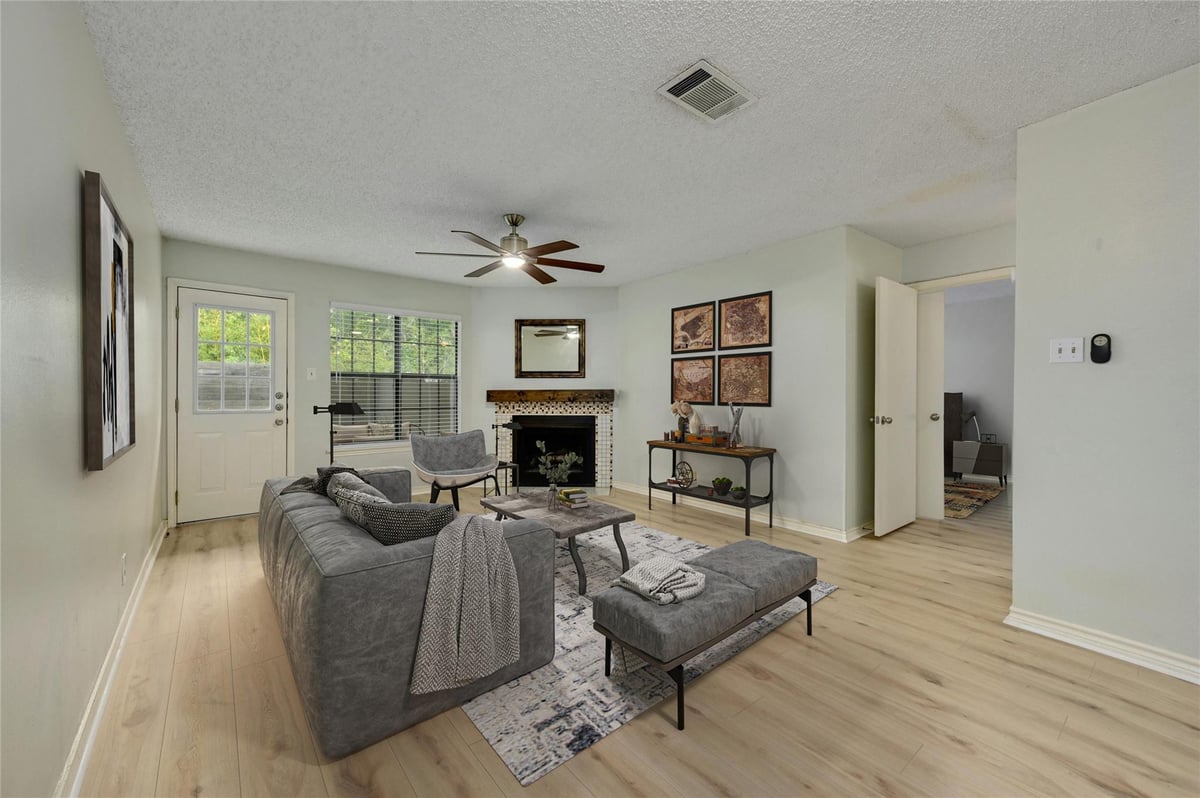 View 2215 Post RD Unit #1070 in Travis Oaks Condo Amd 2215 Post RD Unit #1070 - front exterior - Luxury home in Travis Oaks Condo Amd, Austin, TX
