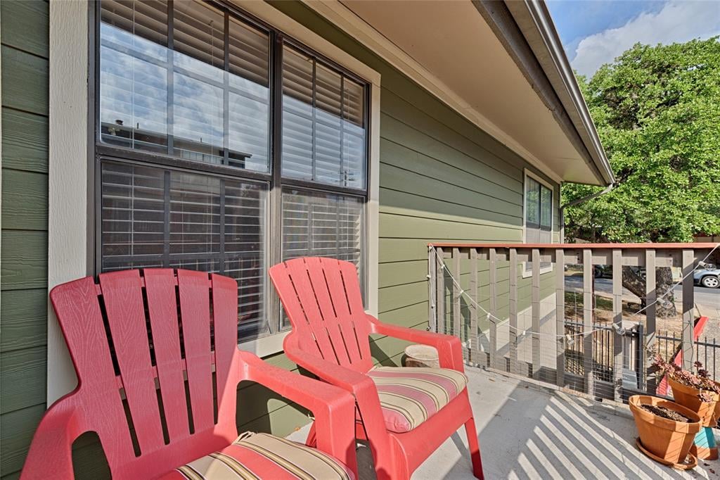 View 2215 Post RD Unit #2001 in Travis Oaks Condo Amd 2215 Post RD Unit #2001 - front exterior - Luxury home in Travis Oaks Condo Amd, Austin, TX