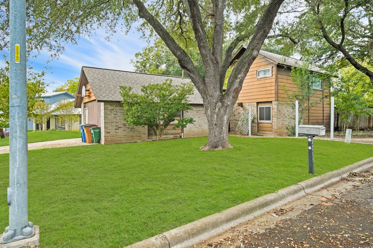 View 2215 Stone River Dr in Shiloh Ph 01 Sec 01 2215 Stone River Dr - front exterior - Luxury home in Shiloh Ph 01 Sec 01, Austin, TX