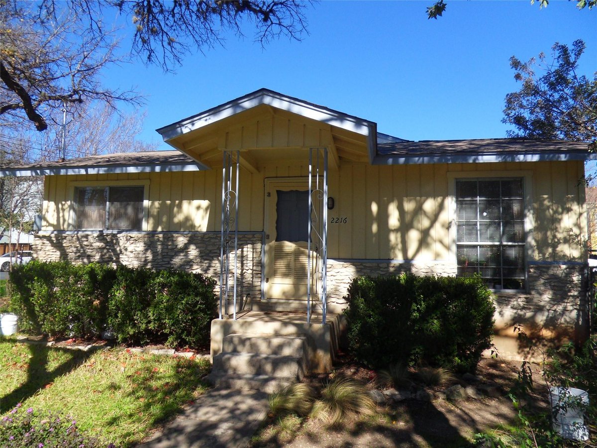View 2216 Iva LN in Delcrest Add Sec 02 2216 Iva LN - property photo 1 - Luxury home in Delcrest Add Sec 02, Austin, TX