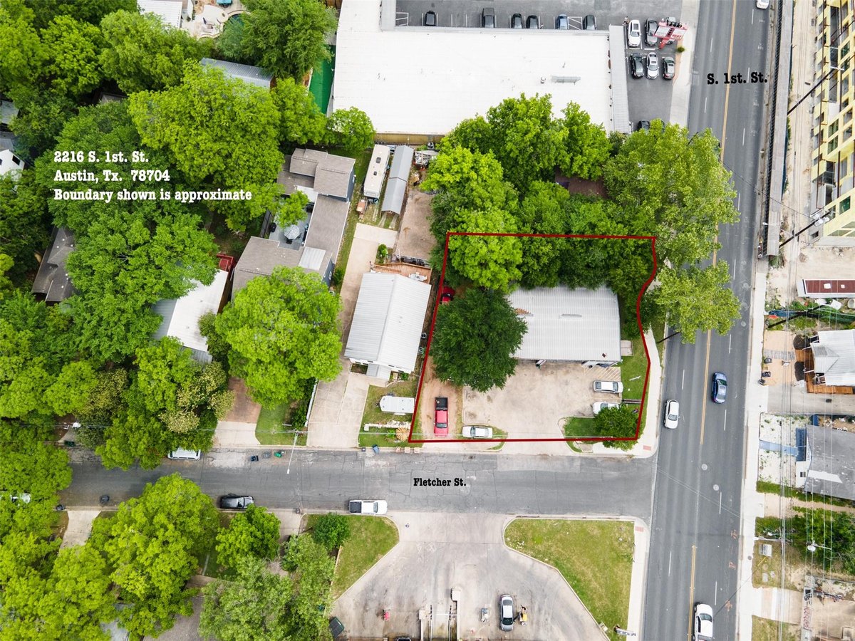 View 2216 S 1st St in Kims Auto 2216 S 1st St - aerial view with 2216 S 1st St in Austin - Luxury home in Kims Auto, Austin, TX