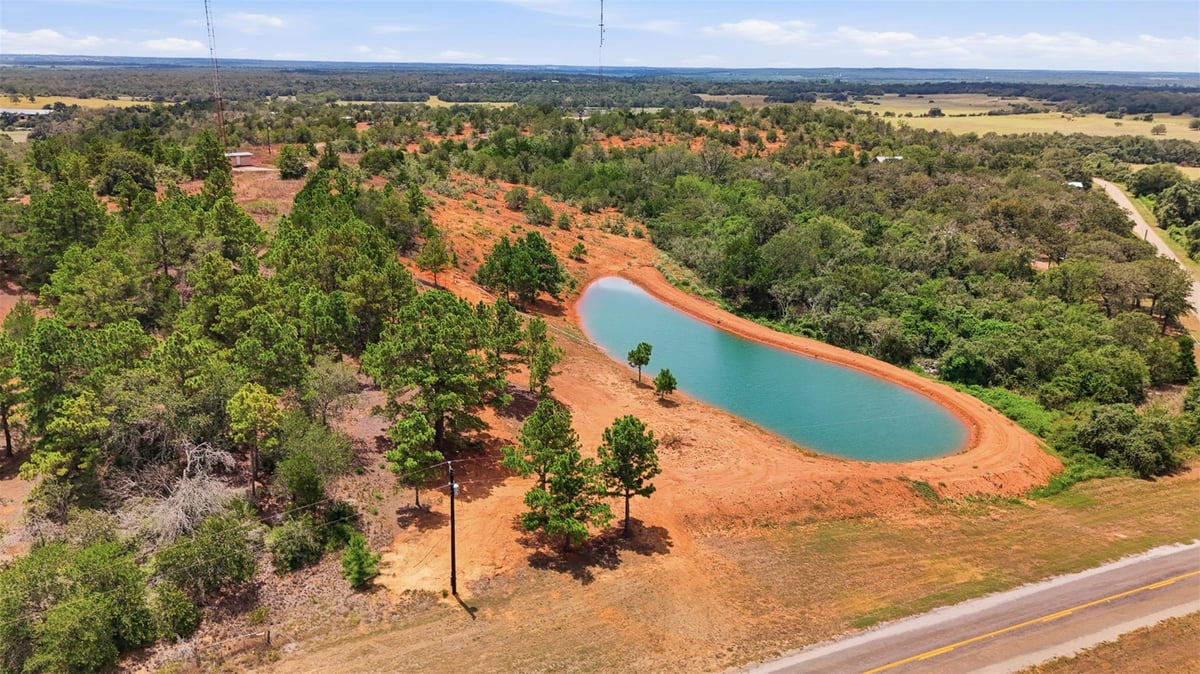 View 22187 Interstate 10 in None 22187 Interstate 10 - property photo 1 - Luxury lot in None, Luling, TX