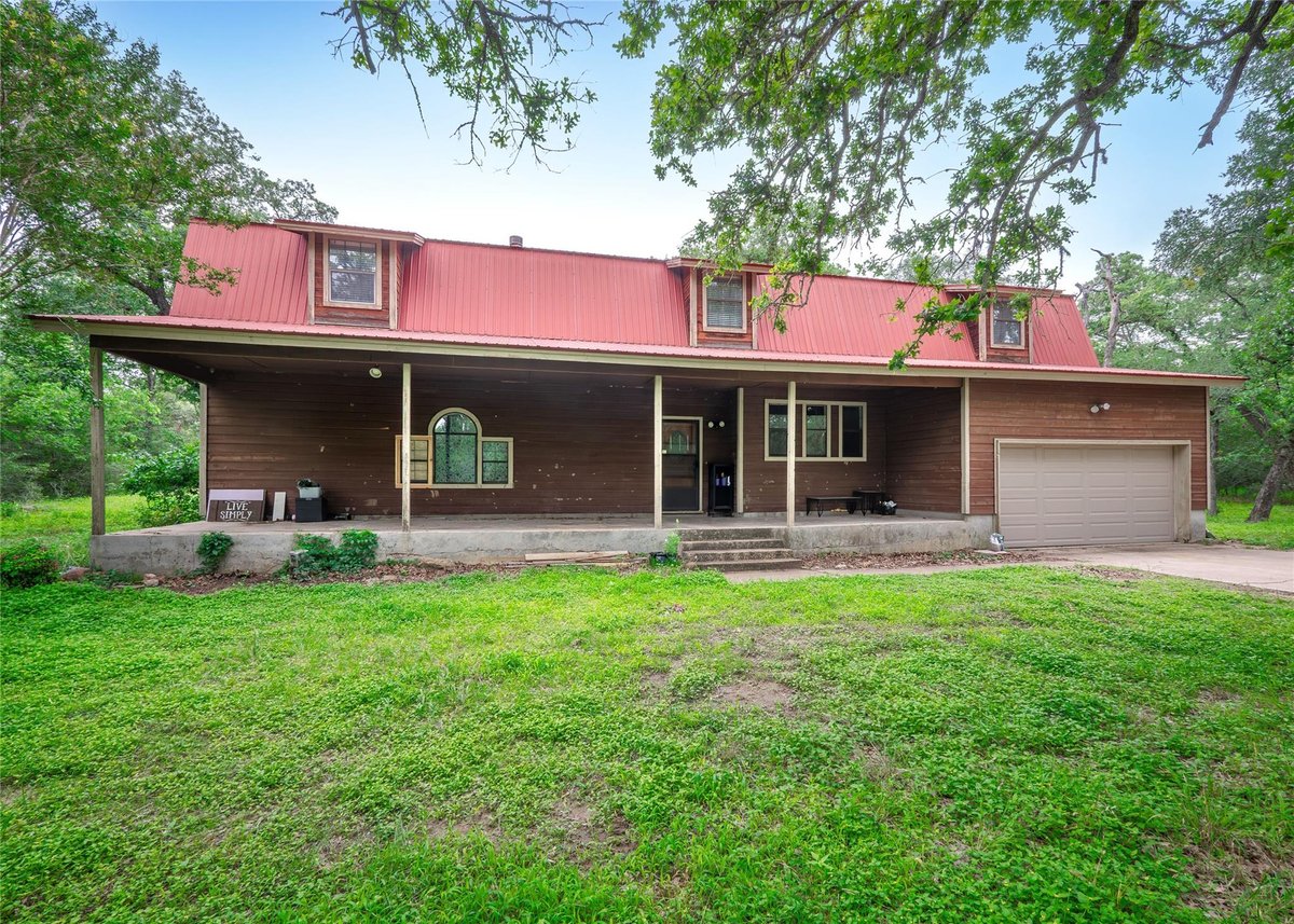 View 222 Indiana Rd in Killen William H 222 Indiana Rd - front exterior - Luxury home in Killen William H, Lockhart, TX