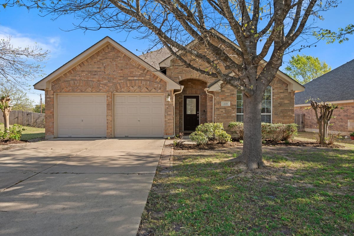 View 2221 Village View Loop in Falcon Pointe Sec 07 2221 Village View Loop - front exterior - Luxury home in Falcon Pointe Sec 07, Pflugerville, TX