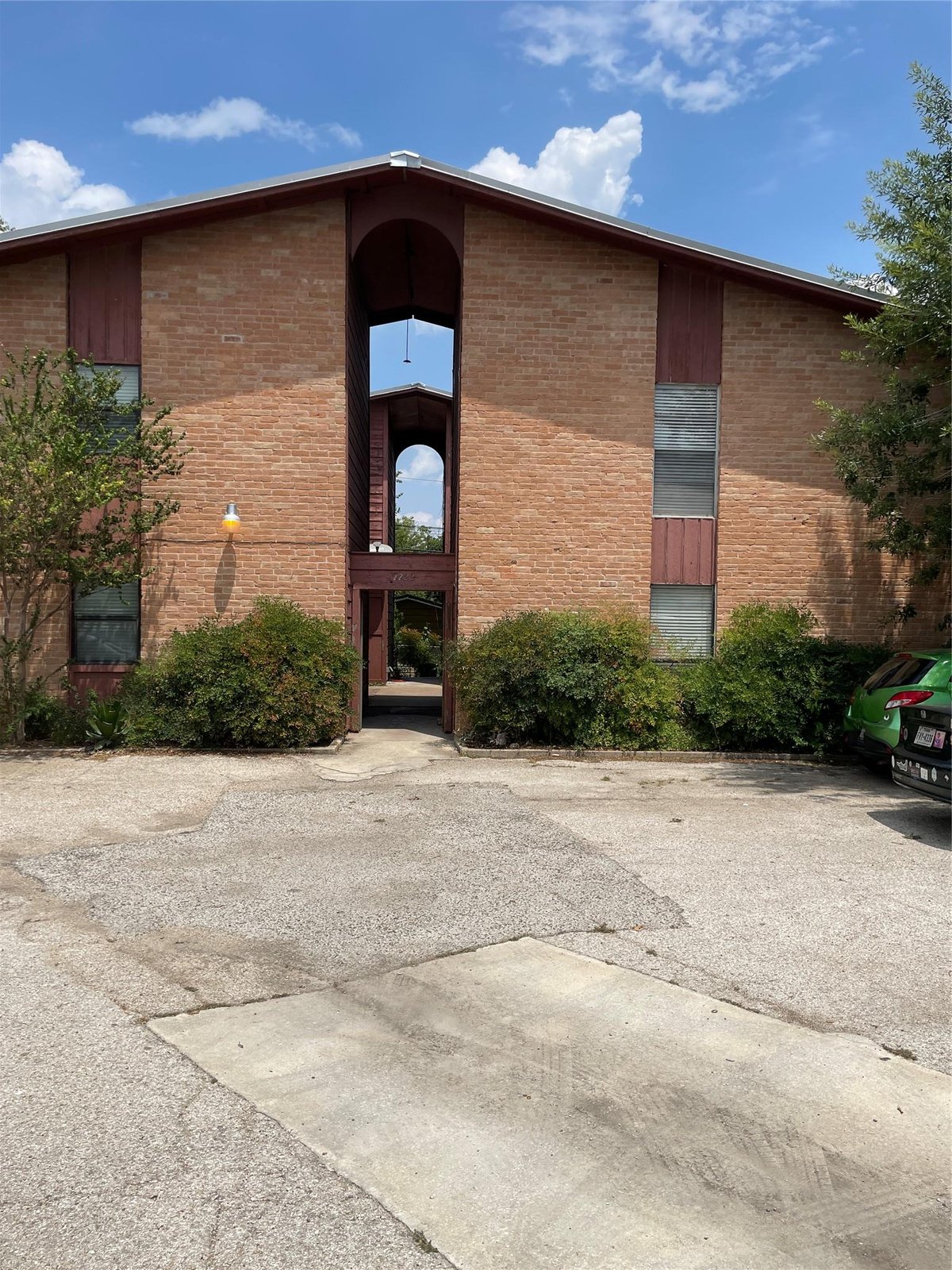 View 2222 Mission Hill DR Unit #103 in Mission Hill Sec 02 2222 Mission Hill DR Unit #103 - property photo 1 - Luxury home in Mission Hill Sec 02, Austin, TX