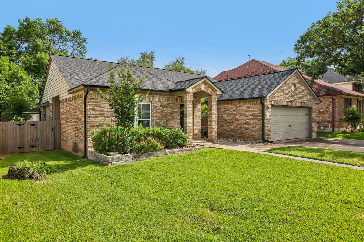 Living area at 2223 Mockingbird Dr - 3 bed 2 bath home