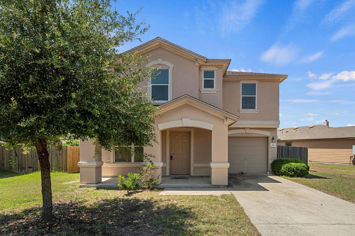 2223 Perkins PL - front exterior - Luxury home in University Park Unit 2 Sec 1 Ph D, Georgetown, TX