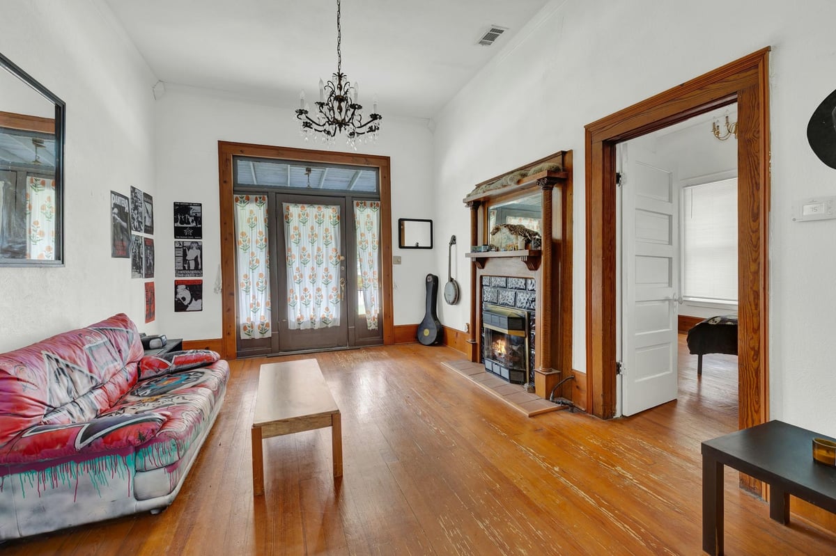 Living area at 223 N Bishop St - 5 bed 3 bath home