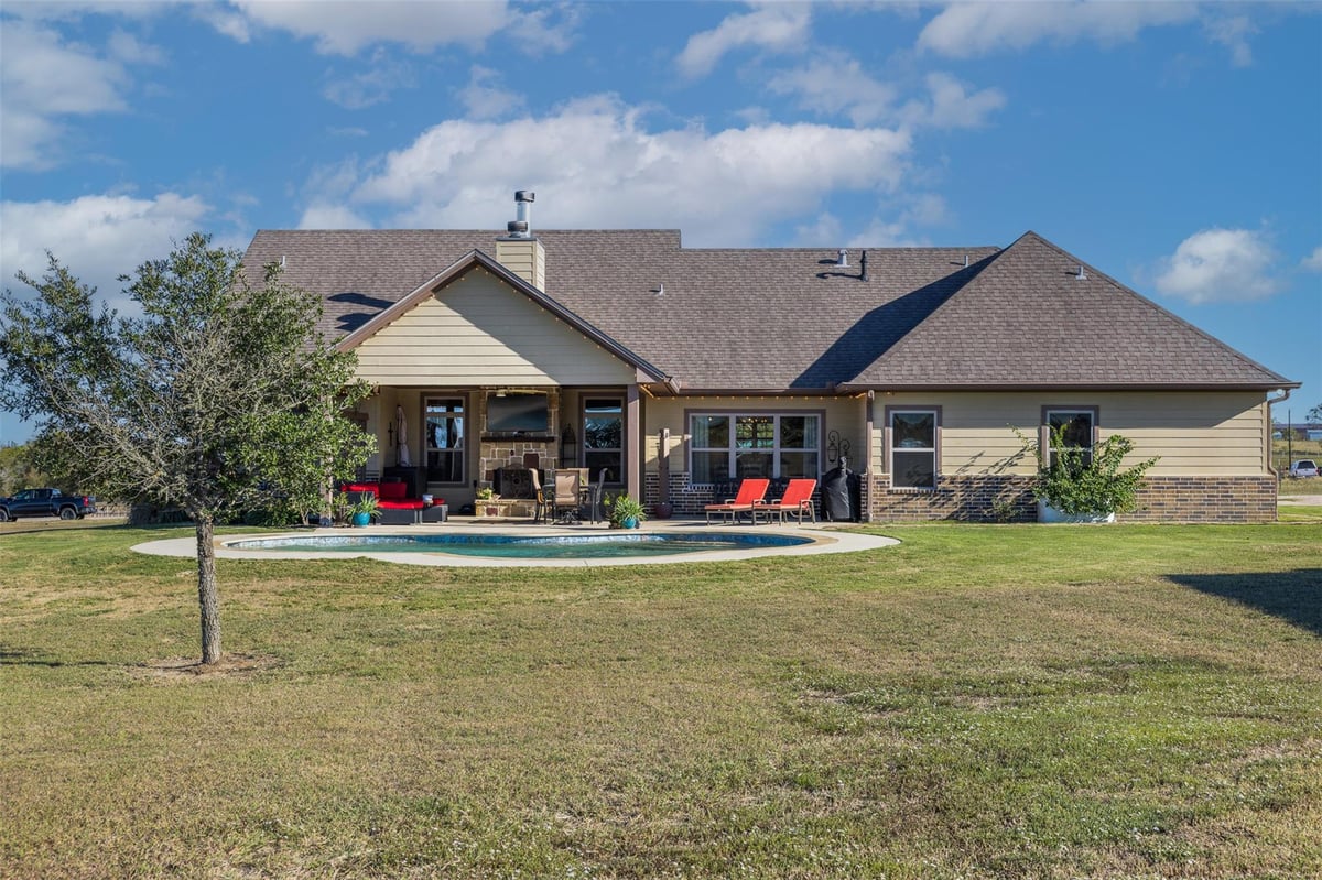 Living area at 2232 FM 975 - 5 bed 2 bath home