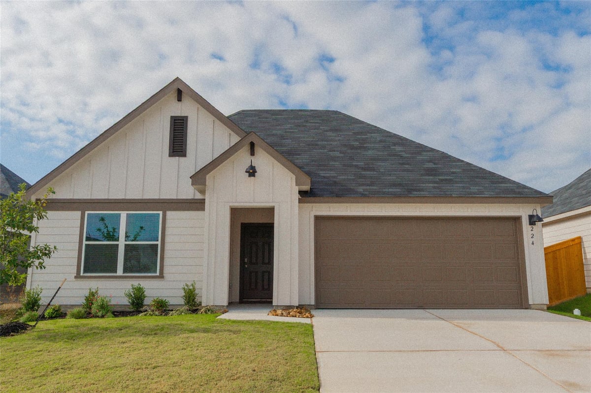 View 224 Las Lomas Dr in Trace Sub Pa 13 Sec E 224 Las Lomas Dr - property photo 1 - Luxury home in Trace Sub Pa 13 Sec E, San Marcos, TX