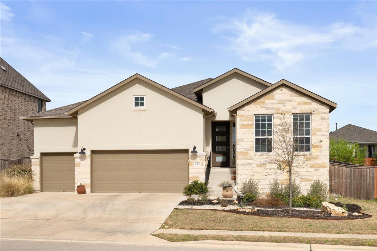 Primary bedroom at 224 Majestic Sage Trl - 6 bed 2 bath home