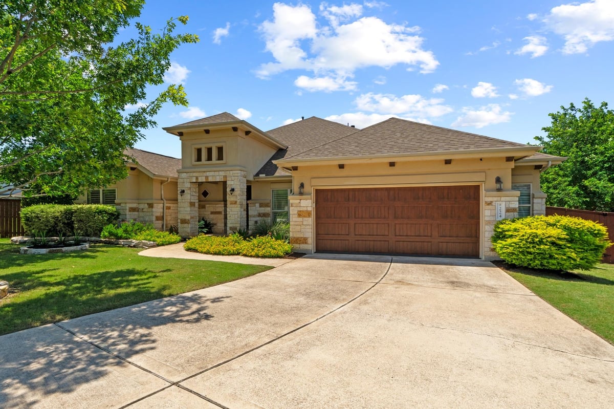 224 Oxbow CV - front exterior - Luxury home in Oaks at San Gabriel, Georgetown, TX