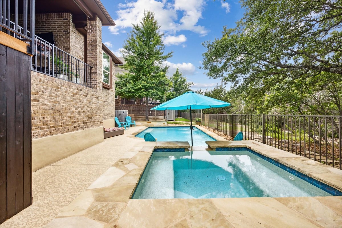 View 225 Bellagio Dr in North Lakeway Village Sec 03 225 Bellagio Dr - front exterior - Luxury home in North Lakeway Village Sec 03, Austin, TX