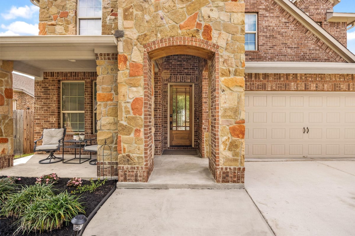 Living area at 225 Pettigrew Path - 5 bed 4 bath home