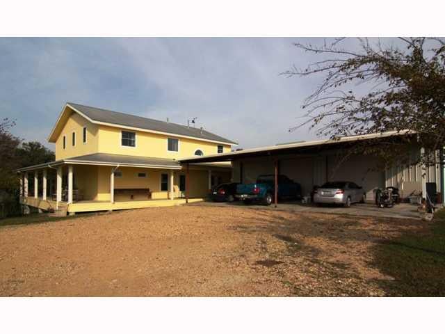 View 2261 Fm 3061 2261 Fm 3061 - front exterior - Luxury home in Thorndale, TX