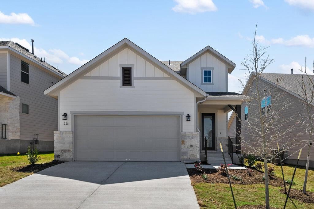 Living area at 228 Ranier Way - 3 bed 2 bath home