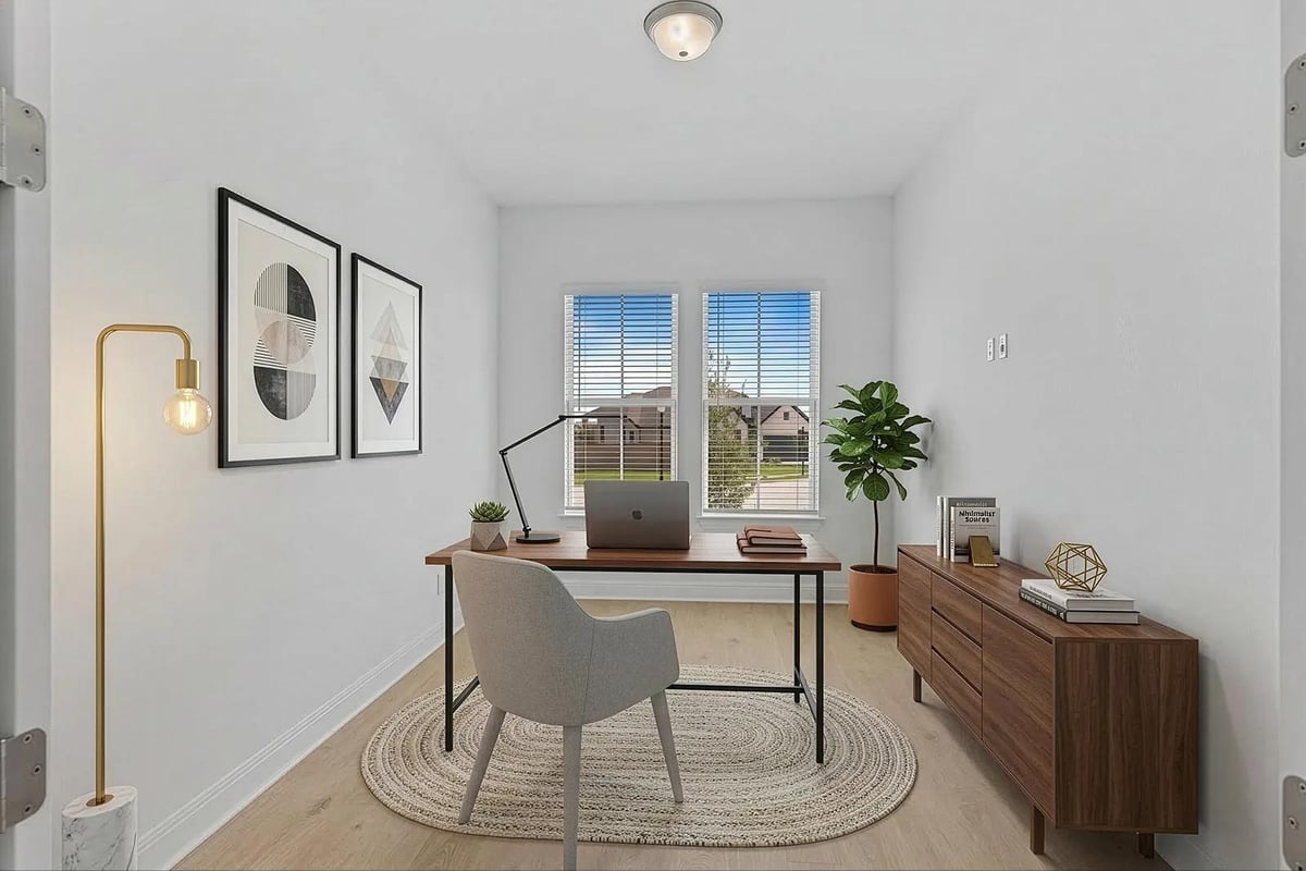 Living area at 229 Kingswood Dr - 4 bed 2 bath home