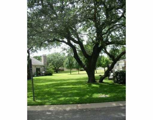 View 23 Champion 23 Champion - front exterior - Luxury lot in Lakeway, TX