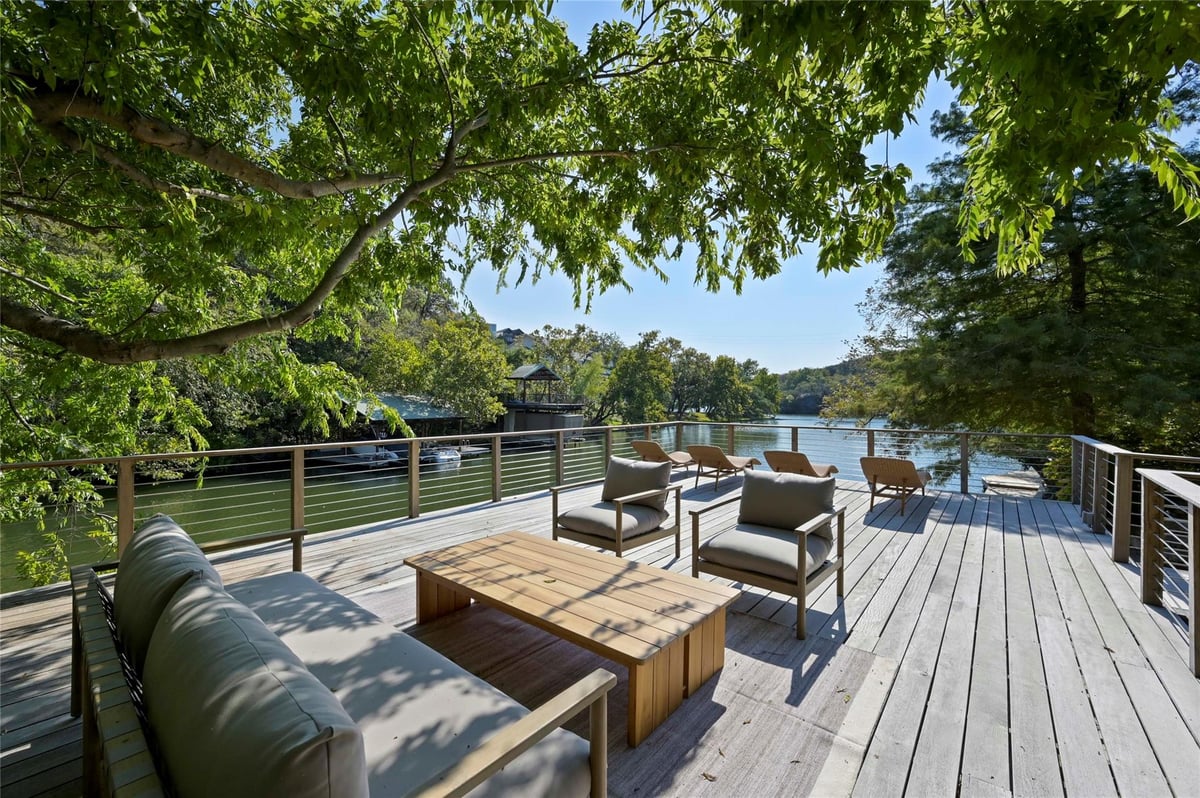 View 23 Hull CIR in Lakeview Gardens 23 Hull CIR - property photo 1 - Luxury home in Lakeview Gardens, Austin, TX