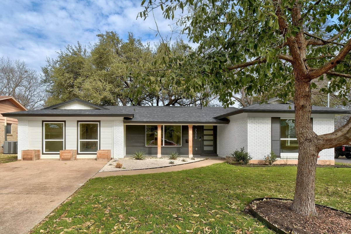 2300 Fair Oaks DR - front exterior - Luxury home in Southern Oaks Sec 03, Austin, TX