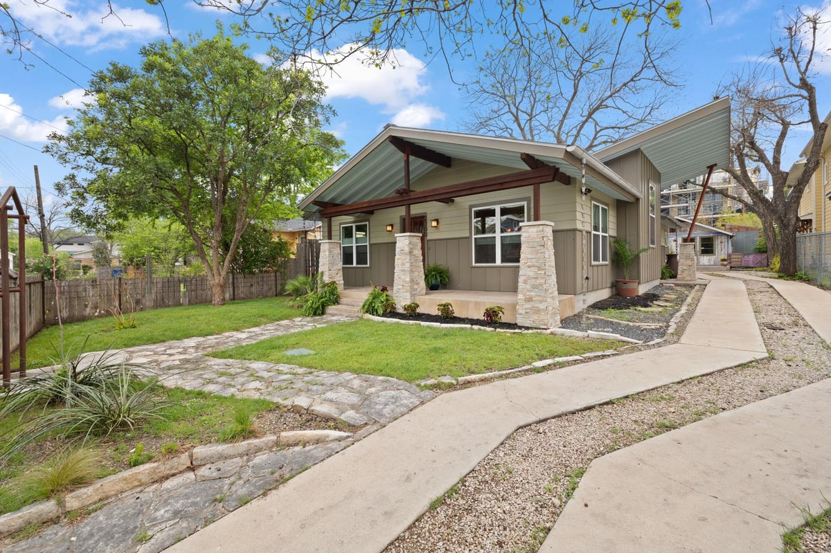 View 2300 S 3rd St in Bawcom 2300 S 3rd St - front exterior - Luxury home in Bawcom, Austin, TX