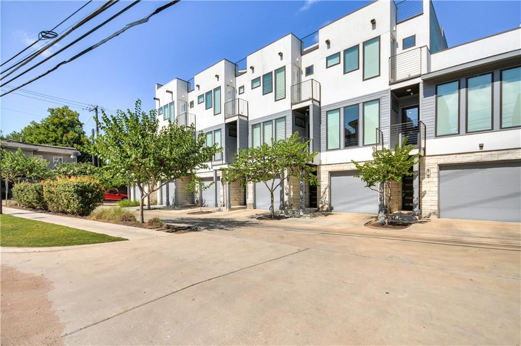 View 2300 S 5th ST Unit #B in 5th, Bouldin 2300 S 5th ST Unit #B - front exterior - Luxury home in 5th, Bouldin, Austin, TX